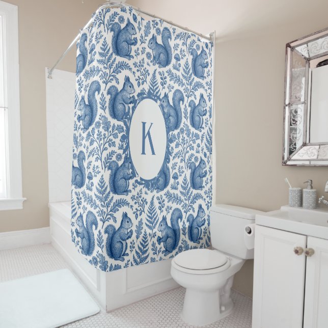 Monogram Blue Chinoiserie Squirrel Woodland Duschvorhang (Beispiel)