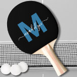 Monogram, Blue Elegant Script Name Tischtennis Schläger<br><div class="desc">Erstellen Sie Ihre eigene Personalisierte schwarz blaue, elegante Skriptname Monogram Ping Pong Paddle. Dieses schicke Pingpongpaddel verfügt über ein stylisches Monogramm auf der Vorderseite mit einem flachen, blauen Initial auf einem schwarzen Hintergrund, gepaart mit einem klassischen weißen Skriptnamen für eine personalisierte Touch. Der Rücken bleibt schlicht schwarz, aber Sie können...</div>