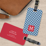 Monogram Blue Gingham und Red Gepäckanhänger<br><div class="desc">Reisen Sie stilvoll mit diesem stilvollen monogramm Gepäckanhänger mit einem roten Quadrat gegen ein blaues Gingham-Muster auf der Vorderseite mit einer passenden roten Rückseite. Personalisieren Sie es, indem Sie den Platzhalter-Text ersetzen. Für weitere Optionen, wie zum Beispiel den Schriftart zu ändern und ihn zu vergrößern oder zu verändern, klicken Sie...</div>