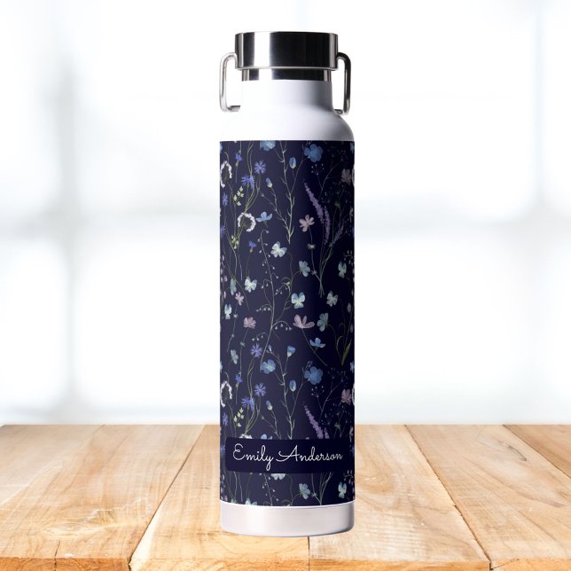 Monogram Blue Lila Hübsche Wildblume Floral Trinkflasche (In situ)