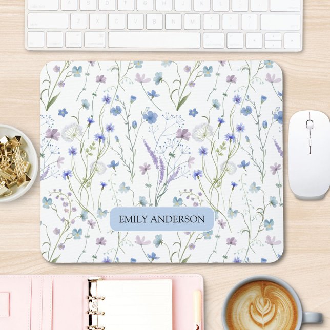 Monogram Blue Lila Wildblume Floral Pattern Mousepad (In situ)
