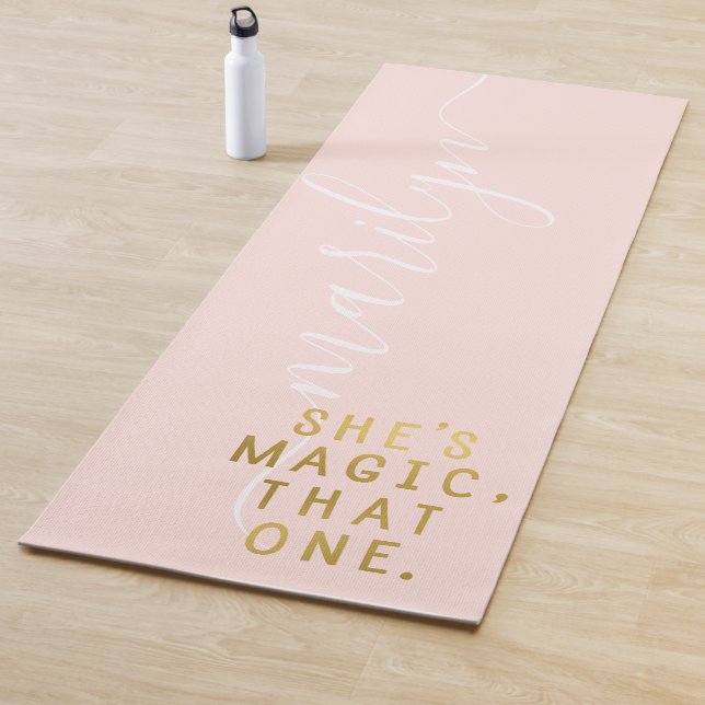 Monogram Blush Pink Gold Girl Power Sie ist magisc Yogamatte (Beispiel)