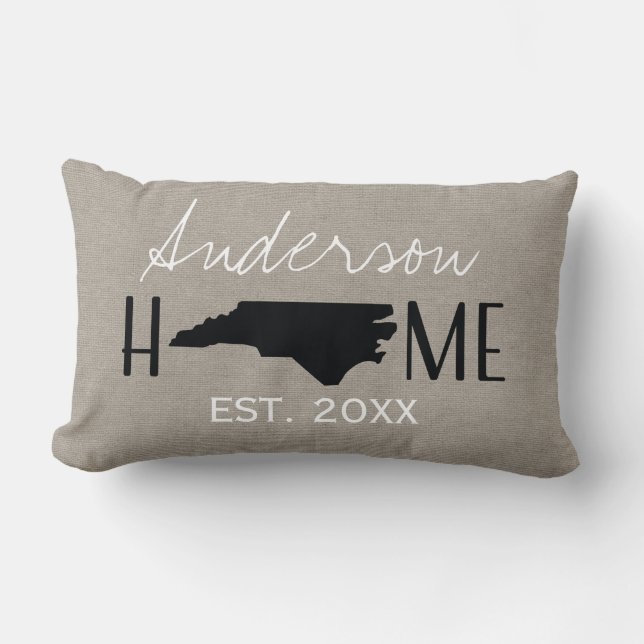 Monogram Burlap Zuhause Staaten North Carolina | Lendenkissen (Vorderseite)