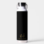 Monogram Classic Elegant Minimal Gold Black Trinkflasche<br><div class="desc">Eine schwarze Flasche mit einem einfachen,  sauberen,  modernen,  minimalistischen Goldmonogramm mit einfachen Serifentypografie-Initialen. Ein Satzzeichen (Periode) teilt den ersten und letzten ersten als ein einfaches Gestaltungselement auf,  das diesen typografischen Stil als modern und sauber definiert. Ihr Name im Großserifentyp. Einfach,  sauber und modern.</div>