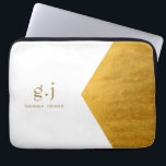 Monogram Classic Elegant Minimal Gold White Laptopschutzhülle<br><div class="desc">Ein schwarzer Laptop-Ärmel für Zuhause oder Arbeit,  mit einem schlichten,  modernen,  minimalistischen Goldmonogramm mit einfachen Serifentypografie-Initialen. Ein Satzzeichen (Periode) teilt den ersten und letzten ersten als ein einfaches Gestaltungselement auf,  das diesen typografischen Stil als modern und sauber definiert. Ihr Name im Großserifentyp. Einfach,  sauber und modern.</div>