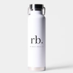 Monogram Classic Elegant Minimalistisch Simple Whi Trinkflasche<br><div class="desc">Ein minimalistisches Monogramm-Design mit großen Typografie-Initialen in einem klassischen Schriftart mit Ihrem Namen unten auf einem einfachen weißen Hintergrund. Das perfekt angepasste Geschenk oder Accessoire!</div>