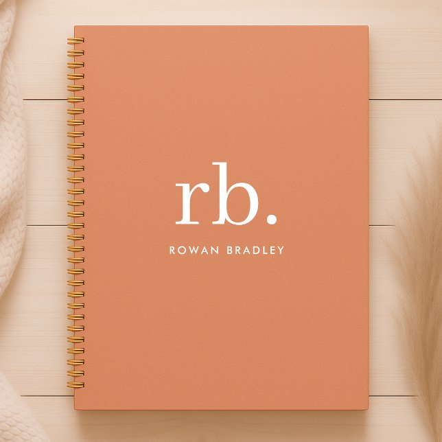 Monogram Coral Peach Elegante Feminine Minimalisti Notizbuch (Feminine stylish coral peach unique monogram spiral notebook or journal.)