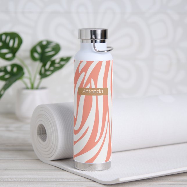 Monogram Coral Pink Striped Zebra Muster Trendy Trinkflasche (Yoga)