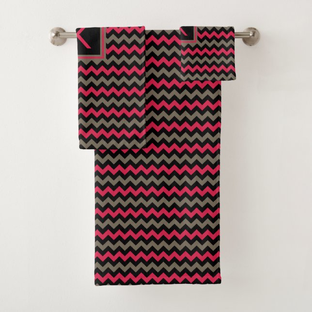 Monogram Crimson Brown Black Chevron Motif (En situation)