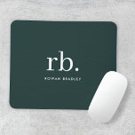 Monogram Dark Green Stylish Modern Minimalist Mousepad<br><div class="desc">Ein minimalistisches Monogramm-Design mit großen Typografie-Initialen in einem klassischen Schriftart mit Ihrem Namen unten auf einem dunkelgrünen Hintergrund. Das perfekt angepasste Geschenk oder Accessoire!</div>