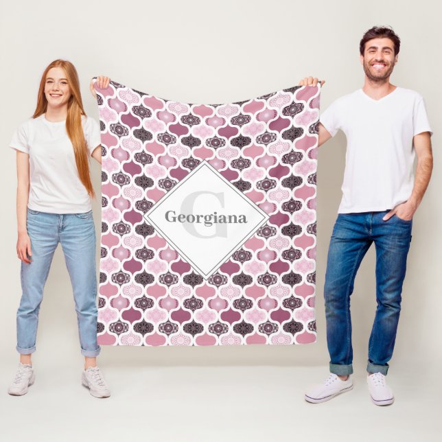 Monogram Dusky Rose Dot Mandalas Ogee Patchwork Fleecedecke (Beispiel)