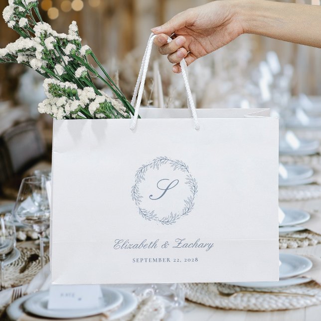 Monogram Dusty Blue Foliage Wreath Wedding Große Geschenktüte (Von Creator hochgeladen)