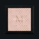 Monogram Dusty Rose Foil Gold Dots Erinnerungskiste<br><div class="desc">Moderne Imitate Rose goldene Punkte gegen ein staubiges rosa Rosa erröten ein schönes Design und Geschenk für die Ferien.  Anpassen Sie einfach monogramm Initial und Name,  um Ihre Anfrage zu Anzug.</div>