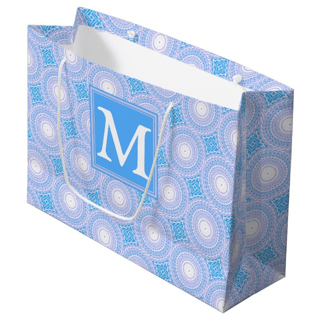 Monogram Electric Blue Circles pattern Große Geschenktüte (Vorderseite Schrägansicht)