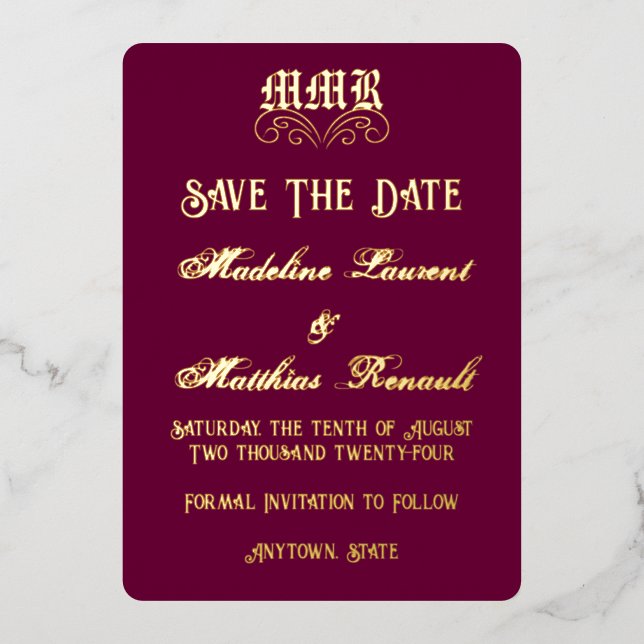 Monogram Elegant Burgundy & Gold Save the Date Folieneinladung (Vorderseite)