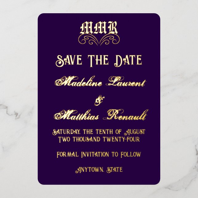 Monogram Elegant Dark Lila & Gold Save the Date Folieneinladung (Vorderseite)