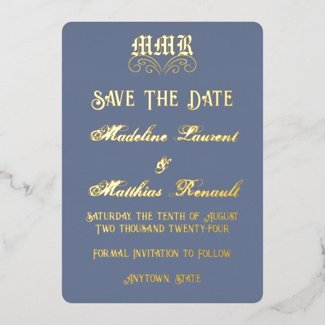 Monogram Elegant Dusty Blue & Gold Save the Date Folieneinladung (Vorderseite)