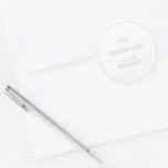 Monogram Elegant Pink Danke, Script Hochzeit Runder Aufkleber<br><div class="desc">Mit unserem Monogram Elegant Pink Dankeschön an alle, die sich für den klassischen Rundsticker bedanken. Dieser wunderschön gestaltete Aufkleber weist Ihr Monogramm in einem eleganten Schriftart auf, hervorgehoben durch eine weiche rosa Palette, die Wärme und Eleganz ausstrahlt. Die Wörter "Danke" sind zart unter dem Monogramm platziert und bieten eine herzliche...</div>