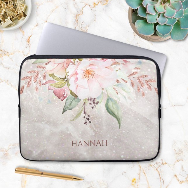 Monogram Elegant Rose and Peony Floral Laptopschutzhülle (In situ)