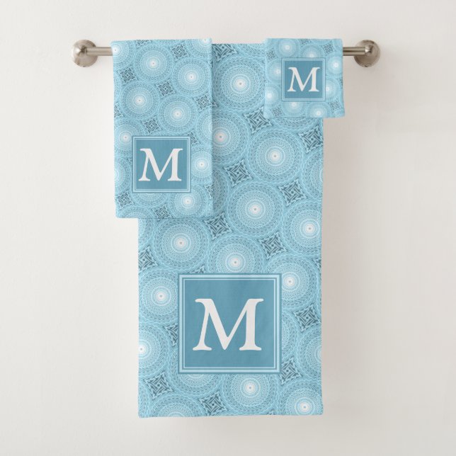 Monogram Engelblau-Kreismuster Badhandtuch Set (Insitu)
