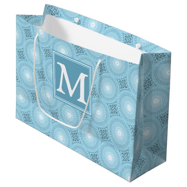 Monogram Engelblau-Kreismuster Große Geschenktüte (Vorderseite Schrägansicht)