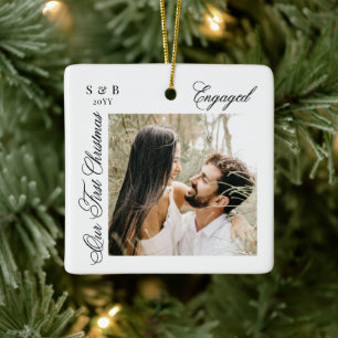 Monogram Erstes Weihnachten Verlobt Schrift 2 Foto Keramikornament