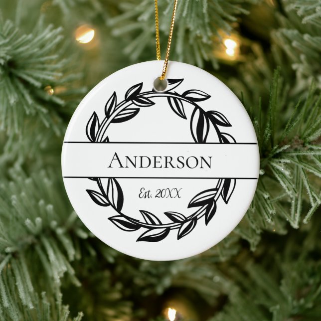 Monogram Familienname Leaf Wreath Keramik Ornament (Baum)