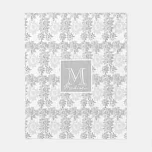 Monogram Fantasy-Fleece Grau und Weiß Fleecedecke