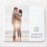 Monogram Foto Custom Chic Romantic Personalisiert Mousepad<br><div class="desc">Dieses individuelle Design zeigt Ihr Lieblings-Foto mit einem einfachen Monogramm in einem Kreis rechts mit dem personalisierten Namen unten in Grau. Personalisiert, indem Sie den Text in den dafür vorgesehenen Textfeldern bearbeiten. Perfekt für Schule, Arbeit oder Zuhause #mousepads #electronics #photogifts #computer #computer #computer accessoires #gift #gift #personalized gifts #officesupplies #schoolsupplies...</div>