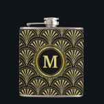 Monogram für Black and Gold Deko Fans Flachmann<br><div class="desc">Ein Schwarz-Gold-Deko-Fans-Muster, das mit einer passenden Mongram-Medaille geschmückt ist, macht Freunden, Familie, Brautparty und vielem mehr ein besonderes Geschenk. Passen Sie das erste Beispiel, das in der Entwurfsvorlage angezeigt wird, mit dem gewünschten Initial an. Um den Schriftart zu ändern oder das Monogramm neu zu positionieren, wenn Sie es neu zentrieren...</div>