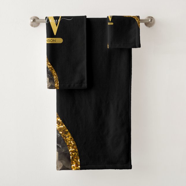 Monogram für den Black & Gold Agate Geode Glitzer Badhandtuch Set (Insitu)