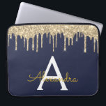 Monogram für den blauen Glitzer Laptopschutzhülle<br><div class="desc">Navy Blue und Gold Imitats Dripping Moderne und Elegant Girly Glitzer und Sparkle Elegant Monogram Case. Dieser Fall kann so angepasst werden,  dass er Ihren Anfangs- und Vornamen enthält.</div>