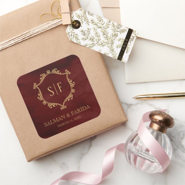 Monogram-Gastgeschenk Hochzeit des Burgundy Red Go Quadratischer Aufkleber (Schenken)