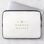 Monogram Gold Gray | Minimalistisch Elegant modern Laptopschutzhülle<br><div class="desc">Ein einfaches,  individuelles Monogramm-Design in einer goldenen,  modernen minimalistischen Typografie auf elegantem,  weichem,  schwarzen Untergrund. Die Monogramm-Initialen und der Name können zusammen mit der Feature-Zeile leicht personalisiert werden,  um ein Design so einzigartig wie Sie sind zu machen! Das perfekte Geschenk oder Accessoire für jeden Anlass.</div>