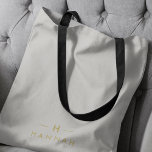 Monogram Gold Gray | Minimalistisch Elegant modern Tasche<br><div class="desc">Ein einfaches,  individuelles Monogramm-Design in einer modernen,  goldfarbenen Typografie auf elegantem,  weichem,  weichem,  schwarzem Hintergrund. Die Monogramm-Initialen und der Name können zusammen mit der Feature-Zeile leicht personalisiert werden,  um ein Design so einzigartig wie Sie sind zu machen! Das perfekte Geschenk oder Accessoire für jeden Anlass.</div>