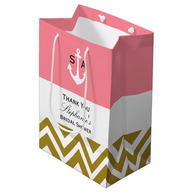 Monogram Gold Zickzack mit rosa nautischer Bridal Mittlere Geschenktüte (Vorderseite Schrägansicht)