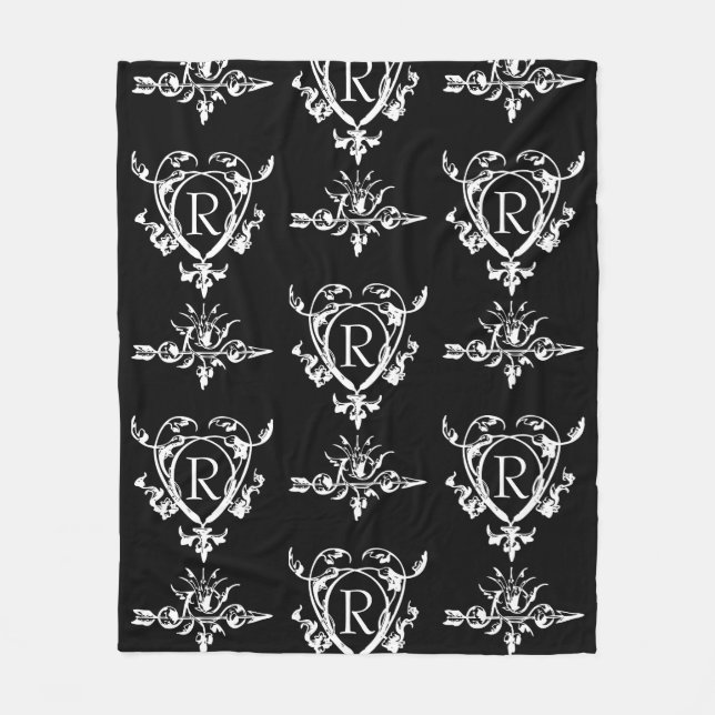 Monogram Gothic Heart and Arrow Pattern Fleecedecke (Vorderseite)
