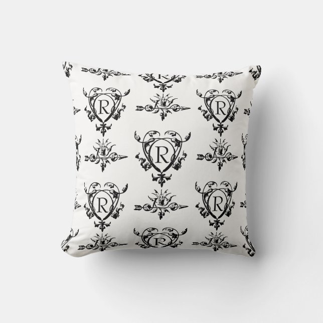 Monogram Gothic Heart and Arrow Pattern Kissen (Vorderseite)