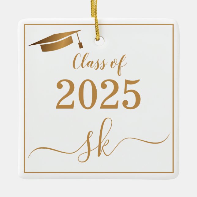 Monogram Graduation Cap Gold Script Class of 2025 Keramikornament (Vorderseite)