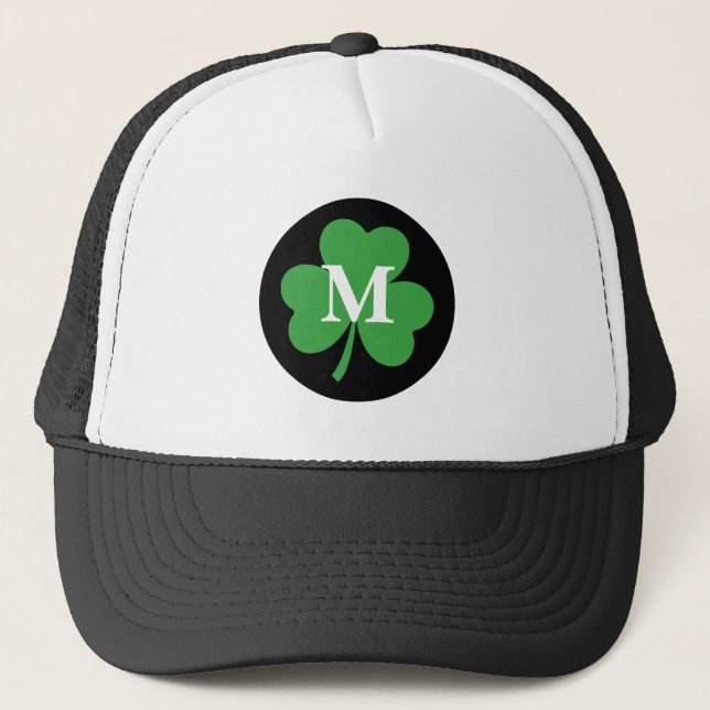 Monogram Green Clover Truckerkappe (Vorderseite)