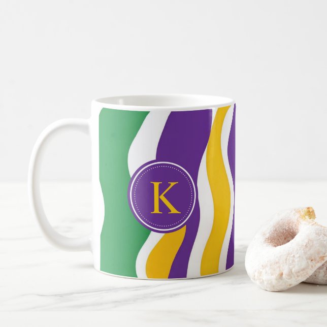 Monogram Green Lila Yellow Mardi Gras Muster Kaffeetasse (Mit Donut)