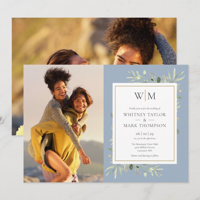 Monogram Greenery Dusty Blue Foto Wedding Einladung (Vorne/Hinten)