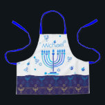 Monogram Hanukkah Festival Menorah Lights Schürze<br><div class="desc">Hanukkah Menorah Lights Holiday Label. Monogramm und Hanukkah Logo Dekoration mit traditionellen Symbolen Muster. Zuhause & Wohnen > Küche & Essen > Tisch & Küche Wäsche > Schürze. Israel,  Jerusalem. Sofiartmedia Modernes Design. Judaika Modernes Design mit Textvorlage. Personalisieren Sie sie durch Hinzufügen von Namen oder Wunschtext.</div>