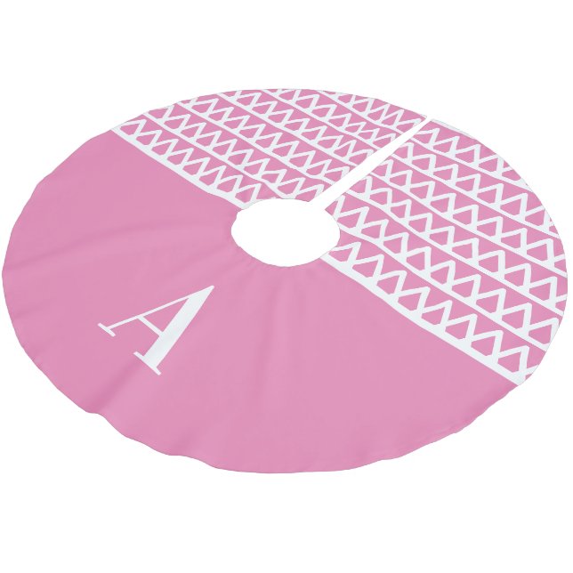 Monogram Hot Pink Muster Weihnachten Polyester Weihnachtsbaumdecke (Schrägansicht)