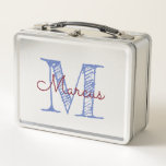 Monogram Individuelle Name Boy Metall Brotdose<br><div class="desc">Mit Monogramm individuelle Name Metall Lunchbox für einen Jungen. Handskizzierter Typ Stil Initial und Skript-Name in blau und bordeauxrot,  um für Ihren Sohn anpassen.</div>