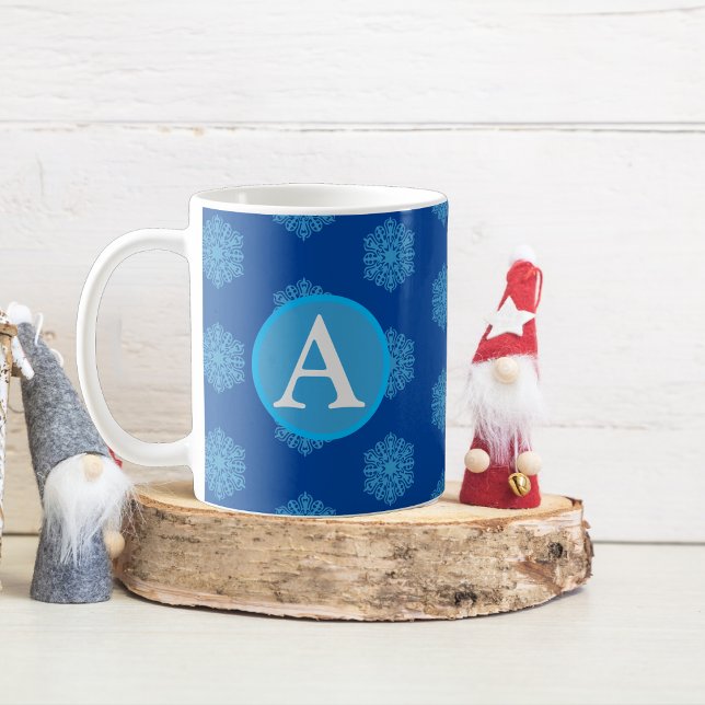 Monogram Initial "A" Blue Snowflakes Coffee Tasse (Single Initial Monogram Snowflake Coffee Mug)