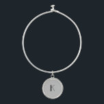 Monogram Initial Elegant Minimalistisch Gray Black Armreif<br><div class="desc">Ein Geschenk für sie. Ein mit Monogramm,  originelles Armband,  das elegant in seiner Einfachheit ist. Silber oder Silberplatte,  Grau und Schwarz. Ändern Sie die Initialisierung,  um für Ihren Empfänger zu personalisieren.</div>