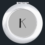 Monogram Initial Elegant Minimalistisch Gray Black Taschenspiegel<br><div class="desc">Ein Geschenk für sie. Ein mit Monogramm anfänglicher Kompaktspiegel,  der in seiner Einfachheit elegant ist. Silber oder Silberplatte,  Grau und Schwarz. Ändern Sie die Initialisierung,  um für Ihren Empfänger zu personalisieren.</div>