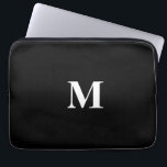 Monogram Initials Individuelle Name Schwarz-weiße  Laptopschutzhülle<br><div class="desc">Mit Monogramm Vorlage mit schlichtem,  elegantem und trendigem schwarz-weißem Hintergrund,  können Sie die Farben ändern,  wenn Sie möchten.</div>