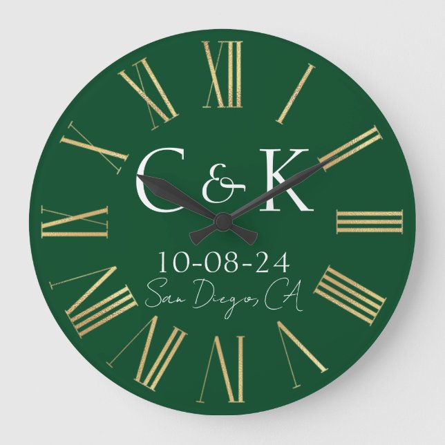 Monogram Initials on Forest Green Wedding Große Wanduhr (Vorderseite)